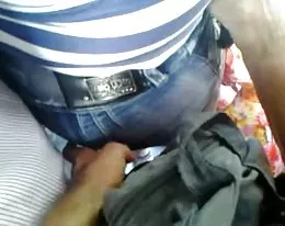 Metiendo mano en bus 11