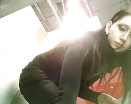 Chava Grabada Probandose Ropa 1