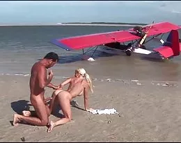 Superb blonde ass fucked on the beach (Double Cum)