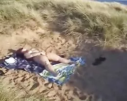 She masturbate for voyeurs at nude beach