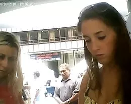 Really nice bare ass on this hottie!