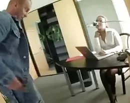 Beste Aussichten unter dem Buero-Tisch