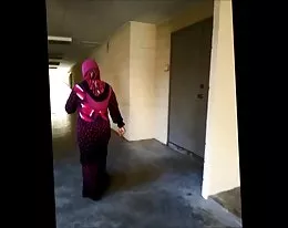 Hot malay tudung (hijab) big ass milf
