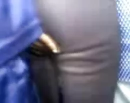 Agarron en bus 8, encoxada en bus, metiendo mano