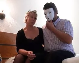 Nelly la salope se fait prendre par tout les trous