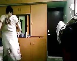 Espiando a una enbaradada