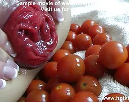 Hotkinkyjo Vegetable anal play (50 tomatos)
