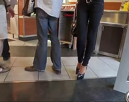 LGH - High Heels Schlampe im McDonalds - Tamia