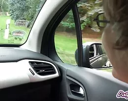 OHNE GUMMI Per Anhalter mitgenommen und weggebumst